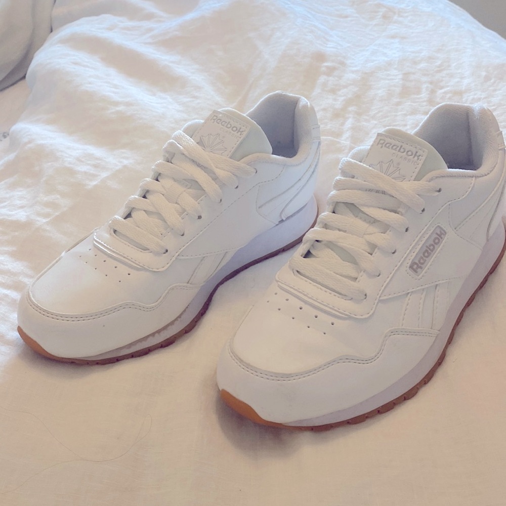Classic Reebok sneakers size 7.5